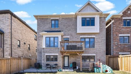 For Lease - 43 Westfield Drive, Whitby, Ontario - Photo 3