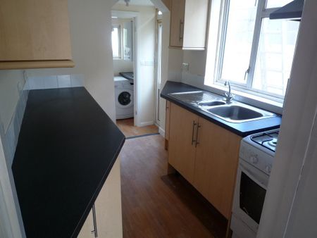 3 bedroom semi-detached house to rent - Photo 4