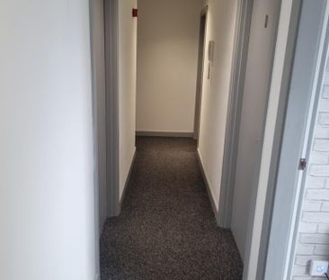 1 bedroom in a flat share to rent - Photo 5