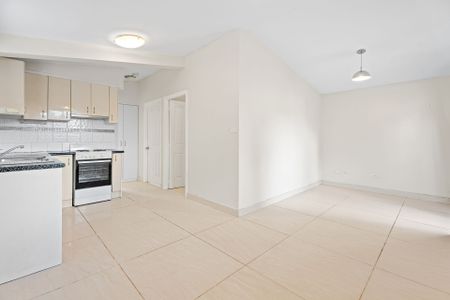 SPACIOUS LIVING IN NORTH ST MARYS! - Photo 2