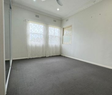 Modern&comma; Spacious Dual-Level Home&excl;&excl; - Photo 4