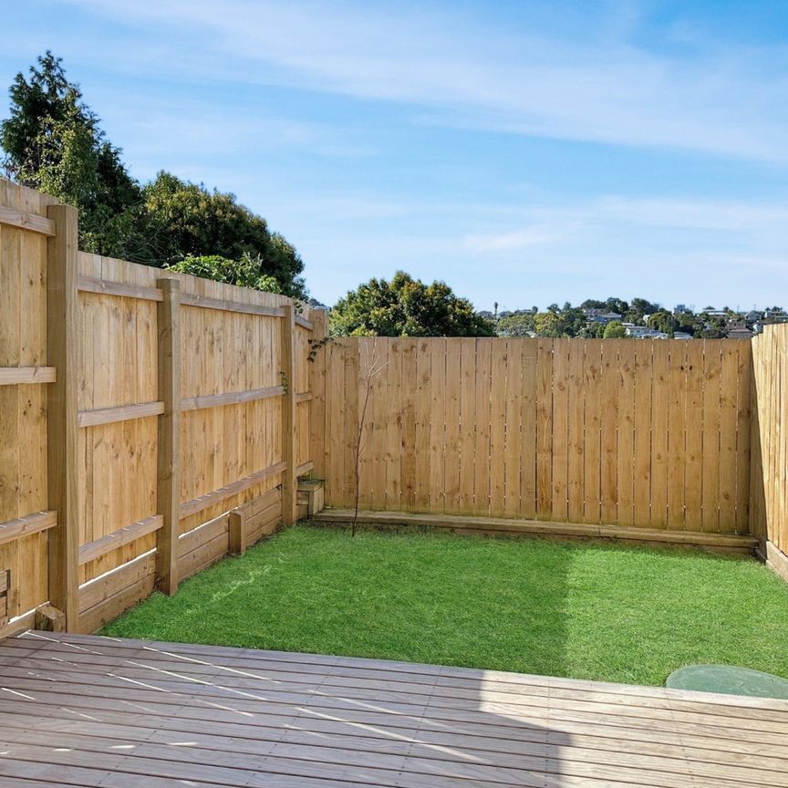 New 4-Bedroom House with 3.5 Bathrooms in Totara Vale - Photo 1