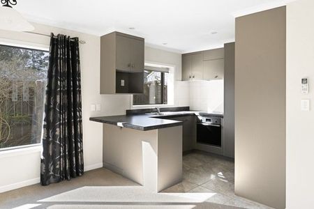 This charming, private and well maintained two-bedroom, single-bathroom home in the heart of Chartwell is perfect for small families, couples, or professionals seeking a comfortable and convenient lifestyle. - Photo 5