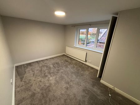 4 bedroom semi-detached house to rent - Photo 5