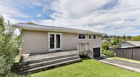 SITTING PRETTY - HILLCREST - Photo 2