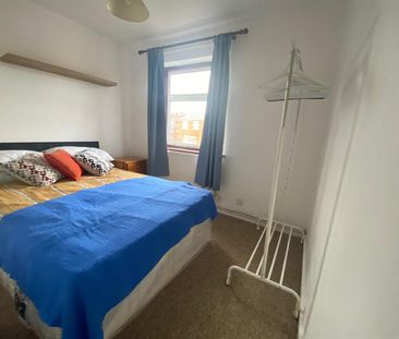 Room 4, Thornbury Close, N16 8UX - Photo 5