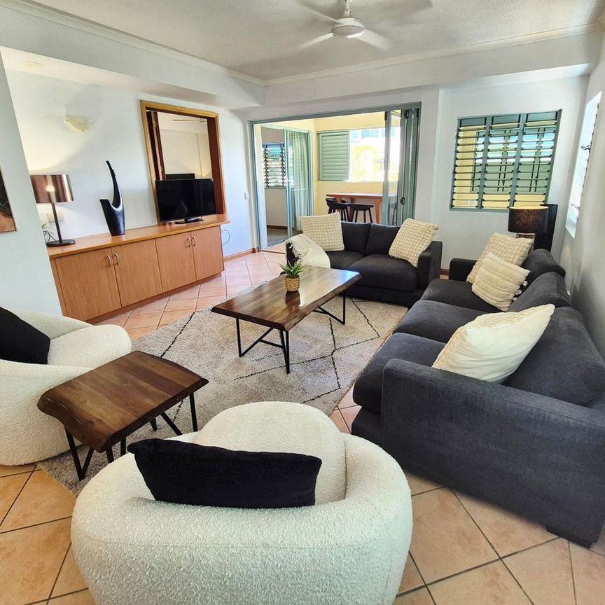 1 BEDROOM : 1 BATHROOM : FULLY FURNISHED : OFF MACROSSAN STREET - Photo 1
