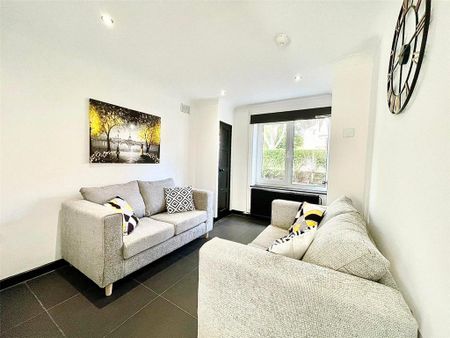 5 bedroom end of terrace house to rent - Photo 3