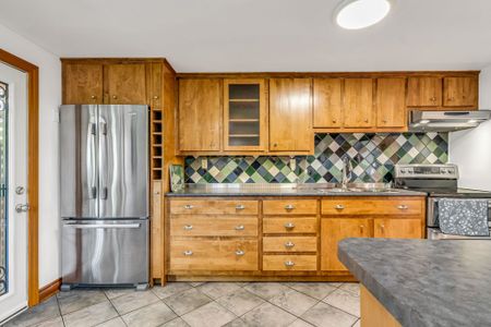 For Lease - 42 Forty First St Street, Toronto, Ontario - Photo 5