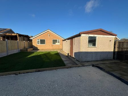 Hucklow Avenue, Inkersall, Chesterfield - Photo 2