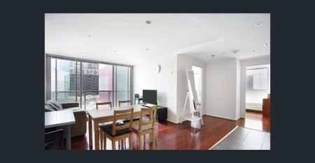 Spacious, Sunlit 3-Bed Apartment in Prime CBD Location - Photo 2