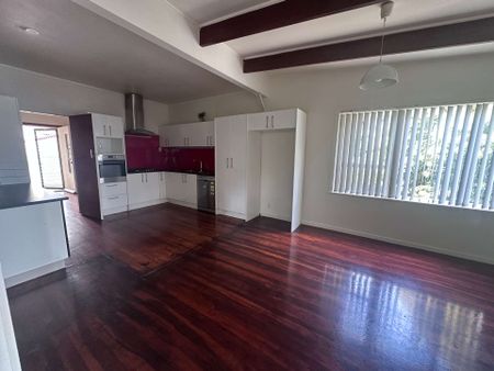 Spacious 4-Bedroom Home for Rent in Papatoetoe - Photo 5