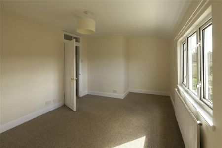 4 bedroom semi-detached house to rent - Photo 2