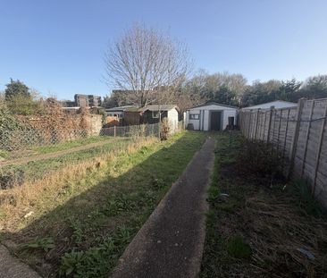 Chipstead Valley Road, Coulsdon, CR5 3 - Photo 6