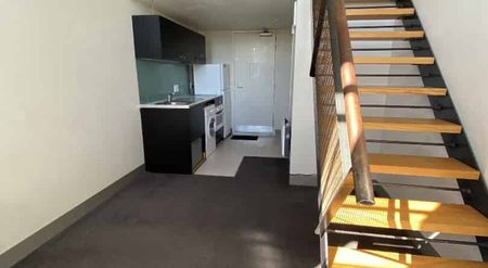 SPLIT-LEVEL STUDIO APARTMENT - Photo 3