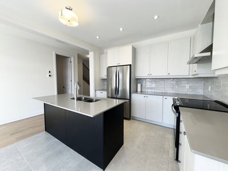 Minesing: Brand New 4 Bed + Den, 2.5 Bath Upper Unit, Sweet Cicely St. - Photo 4