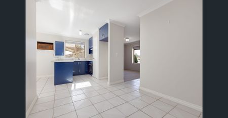 Comfortable 3Bed Family Home - Photo 2