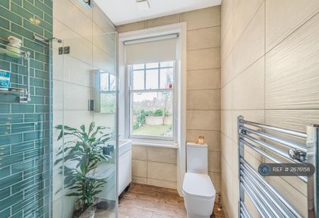 1 bedroom in a flat share to rent - Photo 5