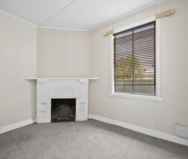 CENTRALLY LOCATED 3 BEDROOM HOME - Photo 4