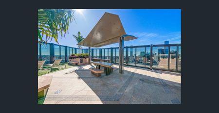 Stylish 1-Bedroom Apartment in the Heart of South Brisbane - Photo 3