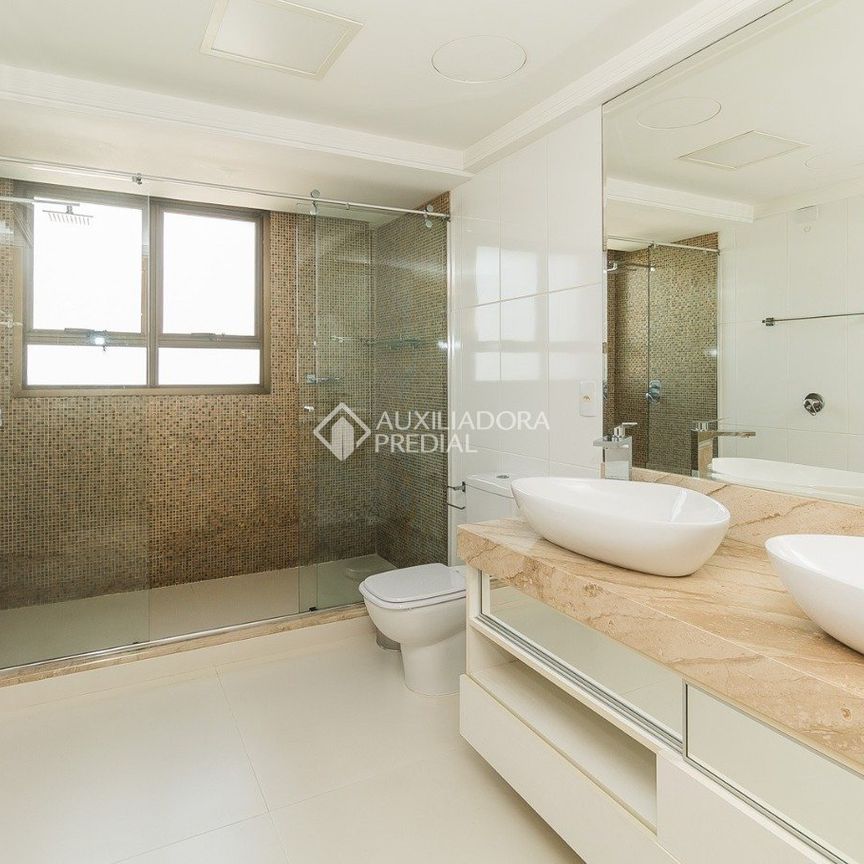 Apartamento com 3 quartos e 181m² para alugar em Bela Vista, Porto Alegre. - Foto 1