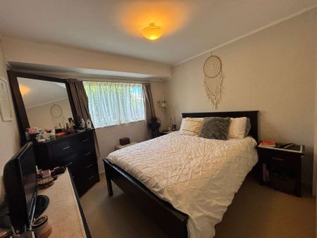 3 bedrooms, Te Atatu Peninsula - Photo 5