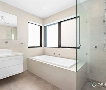 Breathtaking Townhouse in Sought After Beaumaris - Photo 3