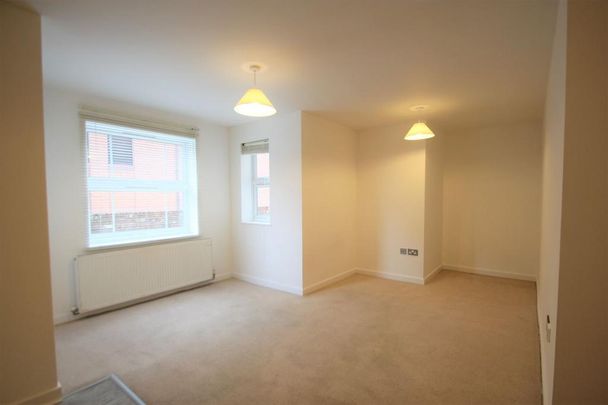2 bedroom property to rent - Photo 1
