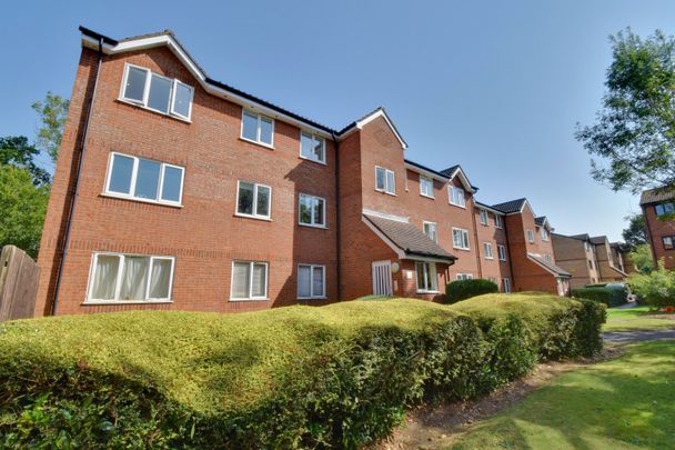 Courtlands Close, Watford, Hertfordshire, WD24 - Photo 1