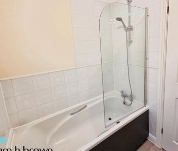 Poplar Close - Photo 2