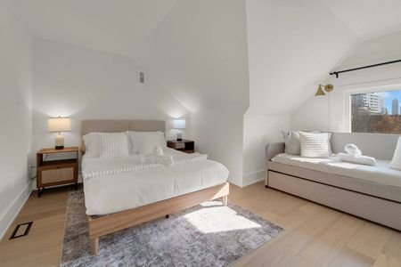 Denison Square - Photo 4