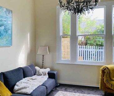 City Cottage Fully Renovated & Furnished - Photo 4