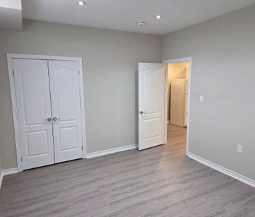 For Lease - 184 Dale Crescent, Bradford West Gwillimbury, Ontario - Photo 3