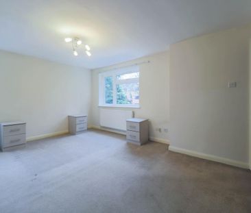 5 bedroom detached house to rent - Photo 3