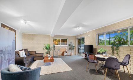 Stunning Family Home With Bay Views! - Photo 4