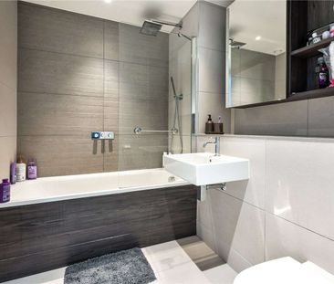 This ultra modern 3 double bedroom apartment spanning over 1100 sq.... - Photo 6