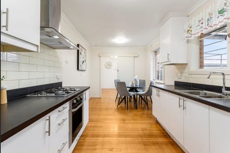 Well-Presented Home Close to Shops, Schools & Transport - Photo 5