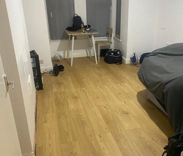 Studio Flat, Conway Drive, LS8 - Photo 2