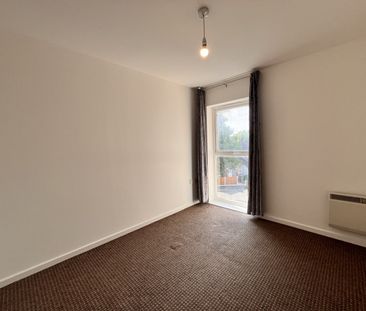 Douglas Road, Staines, Surrey, TW19 - Photo 5
