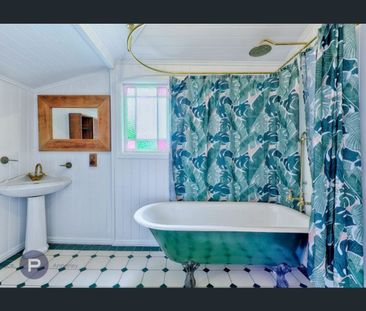 Timeless Queenslander Elegance, Just 10 Minutes from the CBD - Photo 5