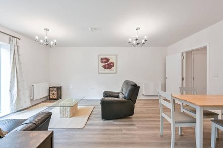 3 bedroom flat to rent - Photo 2