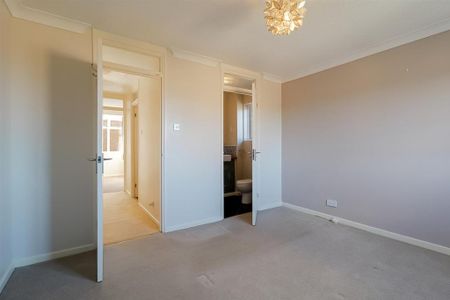 4 bedroom detached house to rent - Photo 5