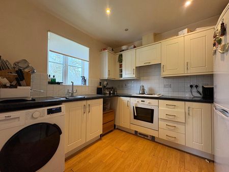 Kingswood Close, Camberley, Surrey, GU15 - Photo 5