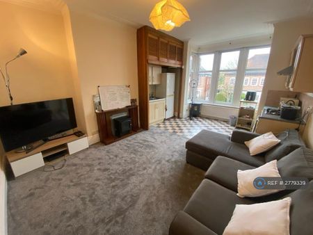 1 bedroom flat to rent - Photo 2