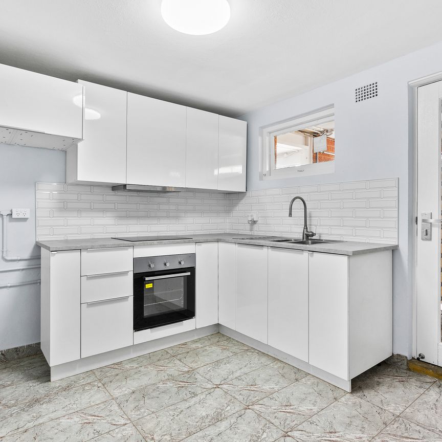 2/36 Minnegang Street, WARRAWONG NSW 2502 - Photo 1