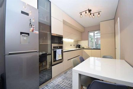 Milton Crescent, Wakefield, WF2 - Photo 4
