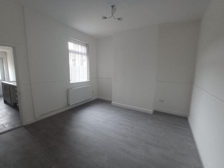 4 bedroom terraced house to rent - Photo 2