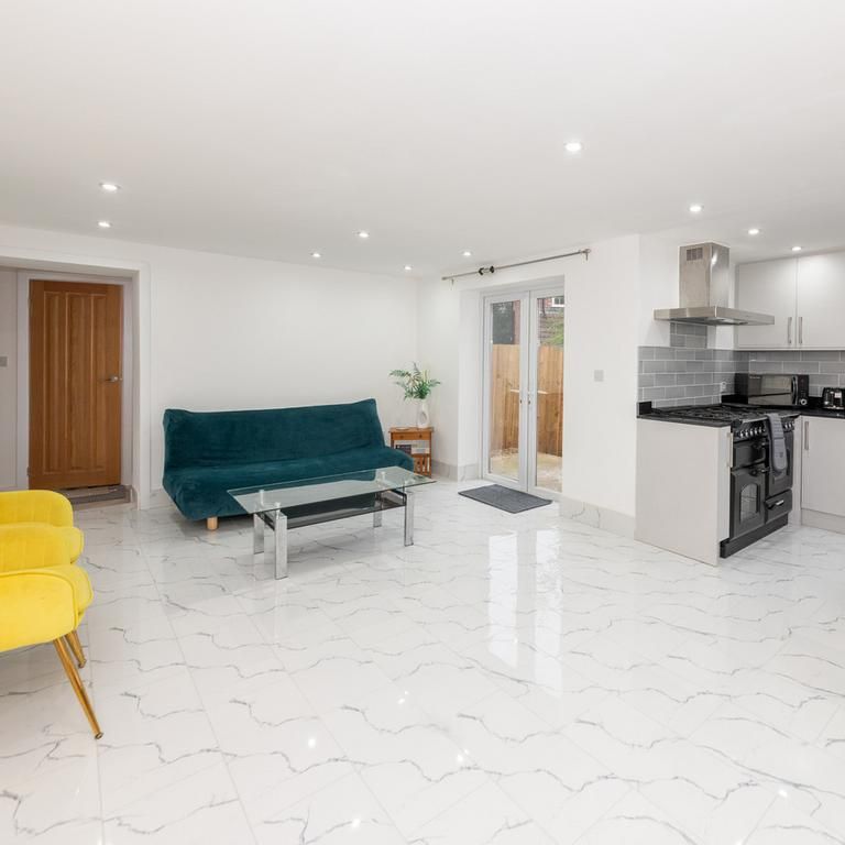 4 bedroom detached house to rent - Photo 1