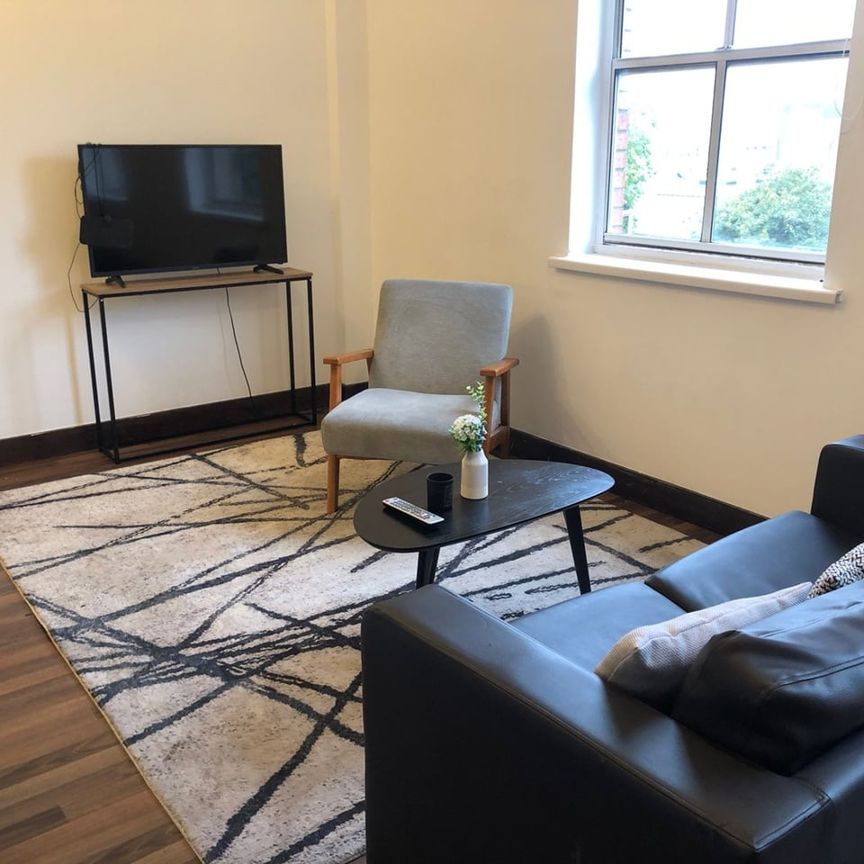 2 Bed Flat, The Carronades, SO14 - Photo 1