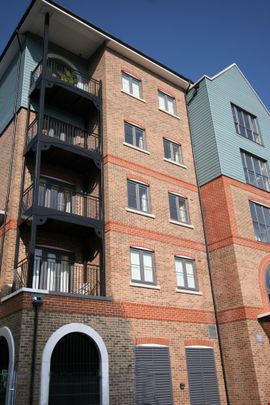 Modern, Attractive & Open Plan Two Bedroom Apartment with Balcony for Rent in Tonbridge - Photo 1